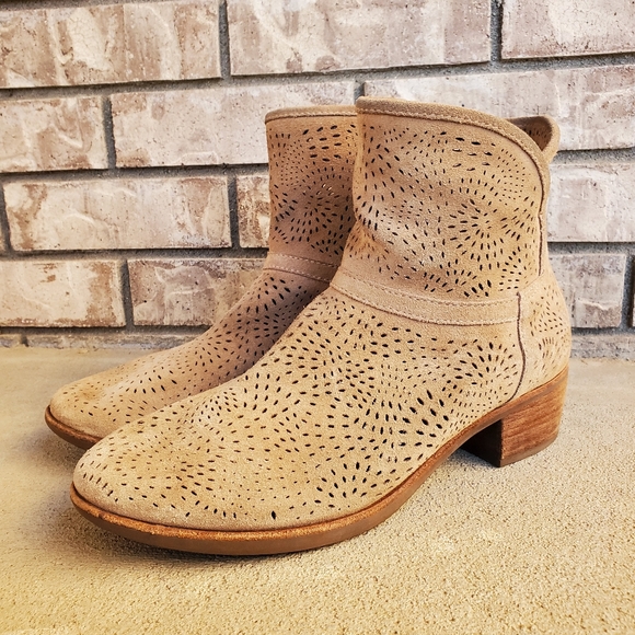 UGG Darling Seaweed perforated suede ankle women's boots 1007142 - Picture 3 of 16
